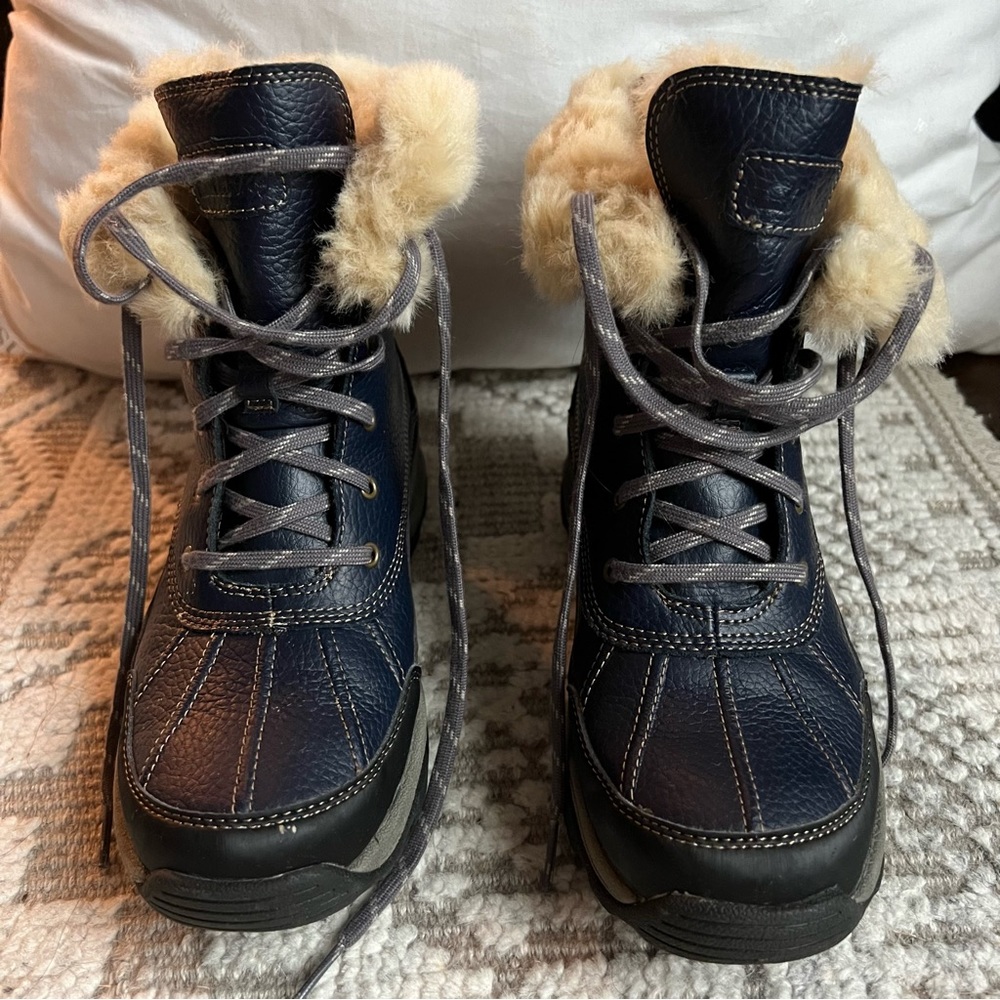 Clarks All-Weather Mazlyn Arctic Fur Cuffed Blue Leather Hiking Boots